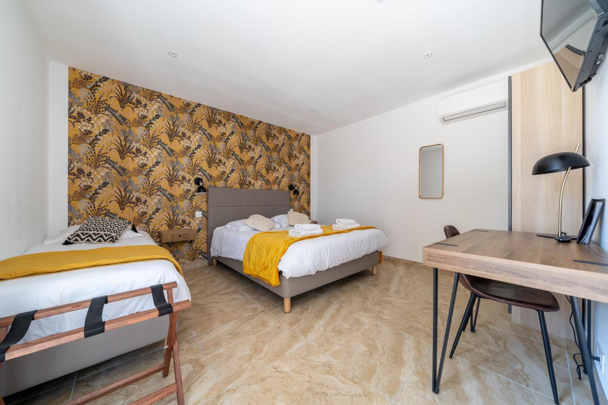 Logis Hotel Le Chene Vert Bollène Kültér fotó