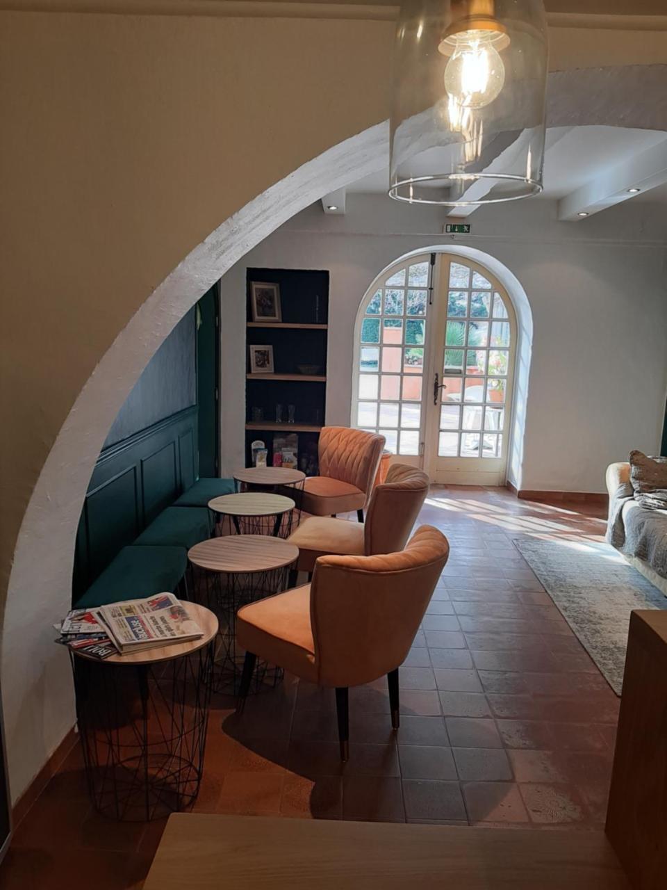 Logis Hotel Le Chene Vert Bollène Kültér fotó